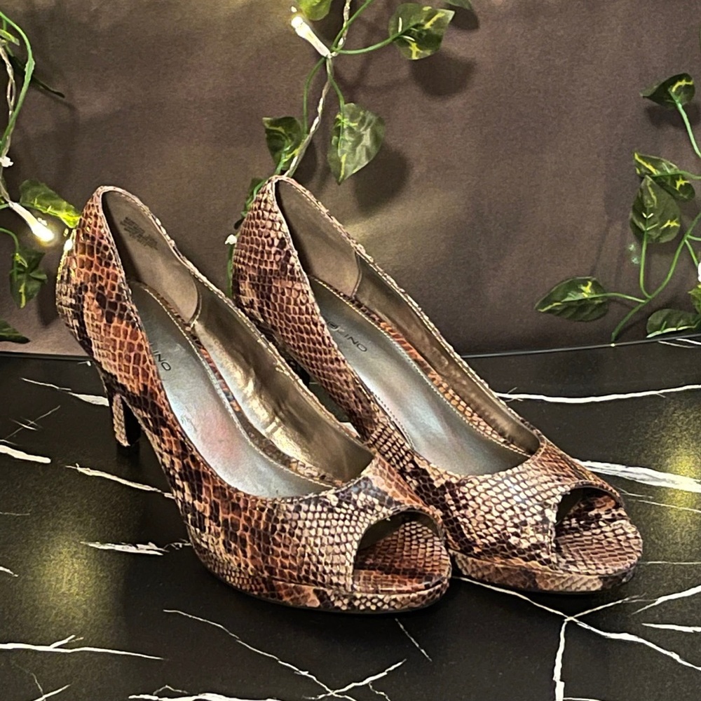 Bandolino Snake Skin Print Heels